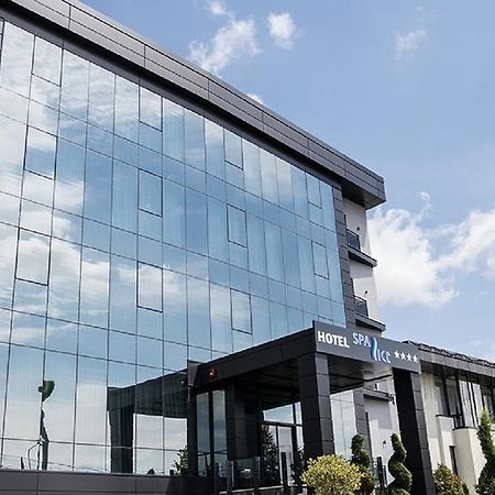 Hotel Spa Ice Resort Ghiroda Exterior foto